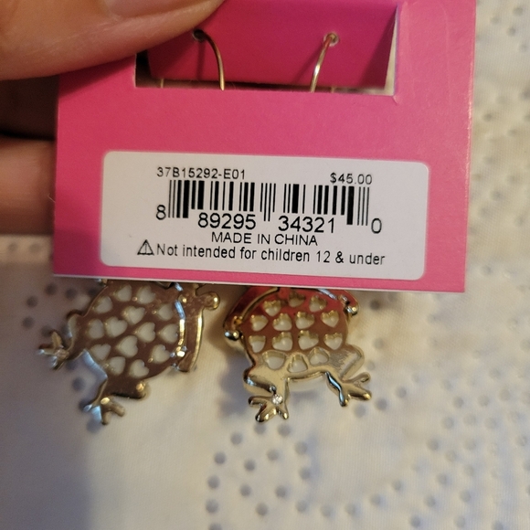 New!! Betsey Johnson Caribbean Queen Collection Faux Pearl Frog Earrings - Picture 3 of 6